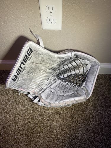 Used Bauer Regular Supreme Glove S27 White Senior