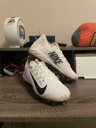 White Adult Size 6.5 (Women's 7.5) Low Cut Alpha Huarache 7 Pro