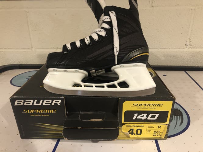 Junior Bauer Regular Width Size 4 Supreme 140 Hockey Skates