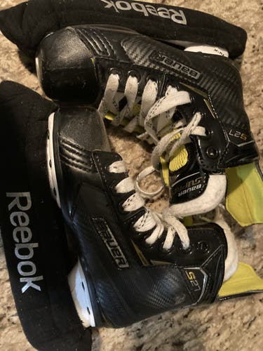 Youth Bauer Regular Width  Size 13 Supreme S27 Hockey Skates