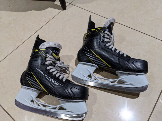 Hockey Skates Youth Used CCM Tacks Size 4