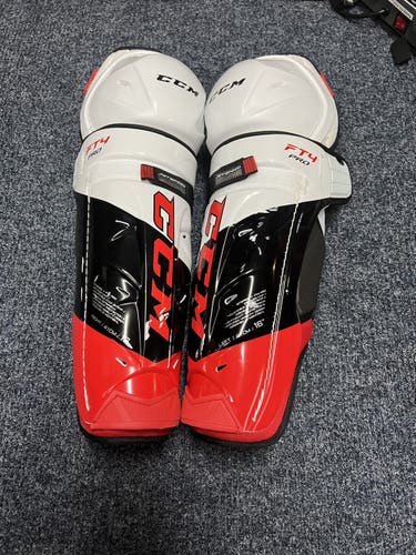 CCM JetSpeed FT4 Shin Pads
