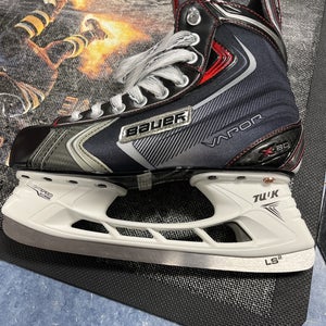 Junior Bauer Regular Width  Size 5 Vapor X80 Hockey Skates