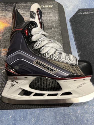 Junior Bauer Regular Width  Size 3 Vapor X700 Hockey Skates