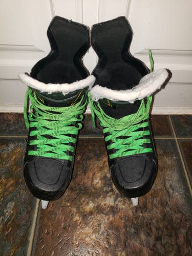 Hockey Skates Junior  CCM tacks 9060 Size 4