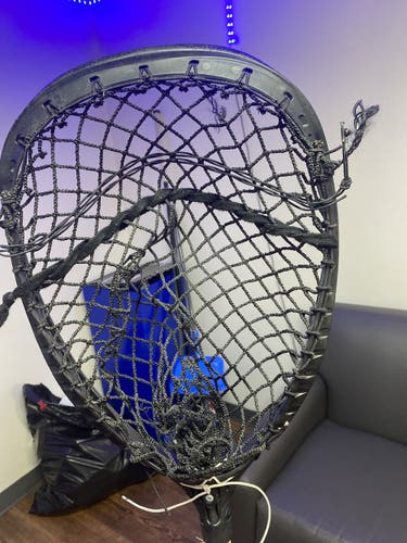 Full lacrosse goalie head. New shaft