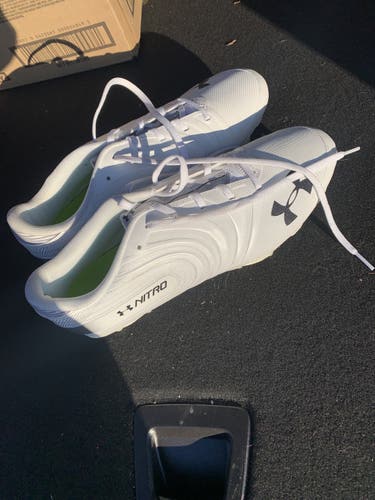 Men's Molded Cleats Low Cut Highlight