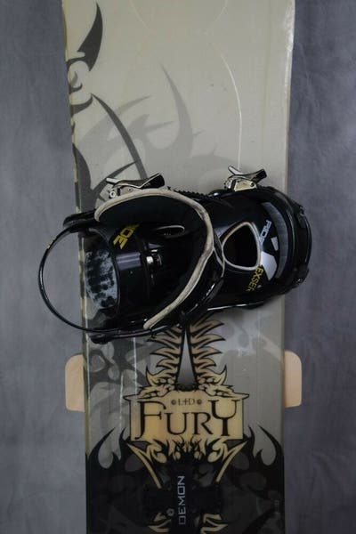 LTD FURY SNOWBOARD SIZE 151CM WITH LARGE RIDE BINDINGS
