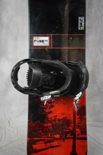 K2 FUSE SNOWBOARD SIZE 144CM WITH MEDIUM SALOMON BINDINGS