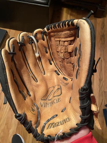 New Mizuno 12" Baseball Glove