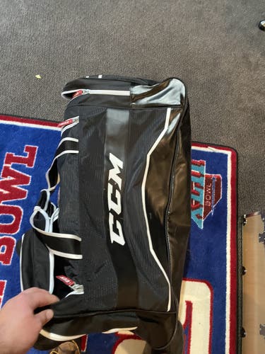 hockey bag almost in new condition