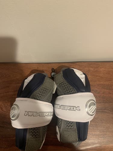 New Medium/Large Maverik Rome Arm Pads Penn State