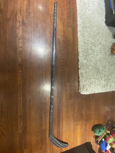 Senior Right Handed Mid Pattern  Trigger 6 Pro Hockey Stick