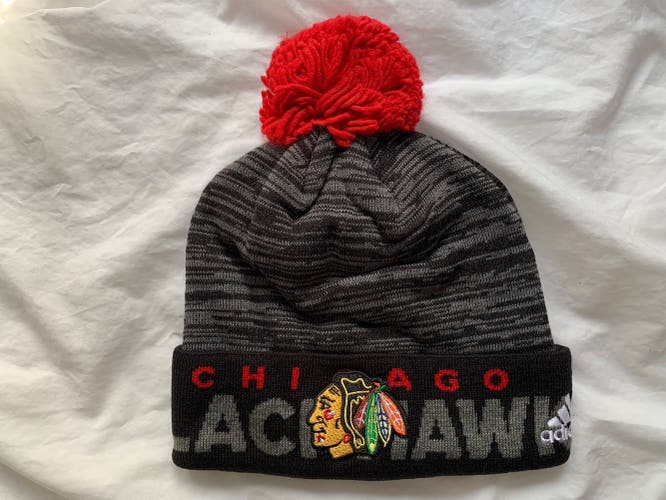 ADIDAS POM BEANIE TOQUE CHICAGO BLACKHAWKS *NEW WITH TAGS*