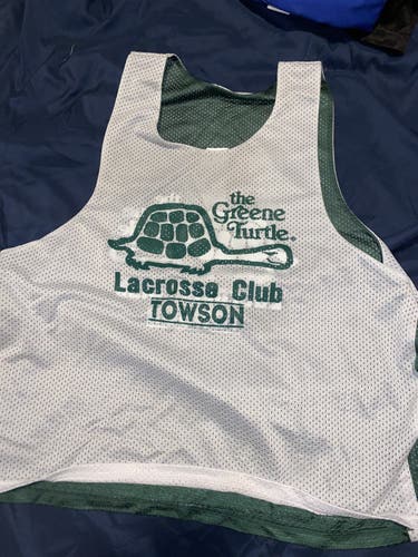 green turtle lacrosse pinnie