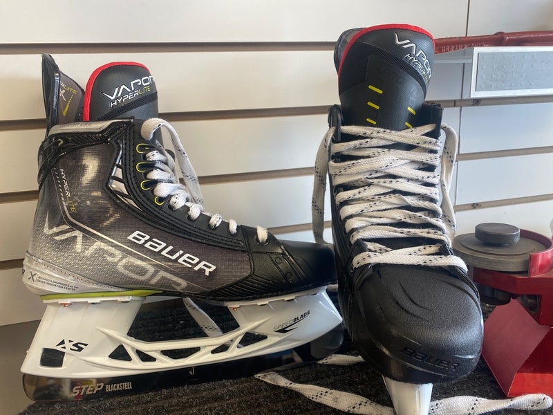 Senior Bauer Size 7 Vapor Hyperlite Hockey Skates With Black Stepsteel