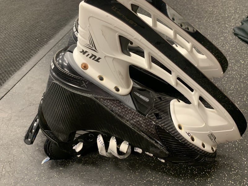 Senior Bauer Regular Width Pro Stock Size 10.5 Vapor Hyperlite Hockey Skates