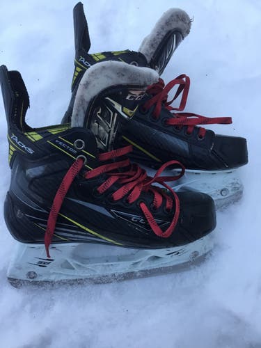Hockey Skates Junior CCM Tacks Classic Pro Regular Width Size 5.5