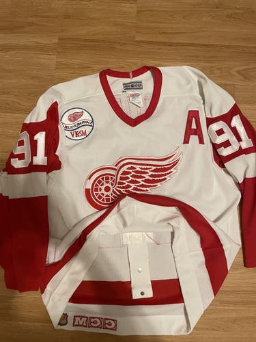 CCM Fedorov Detroit Red Wings Authentic NHL Hockey Jersey Patch 48 White Home
