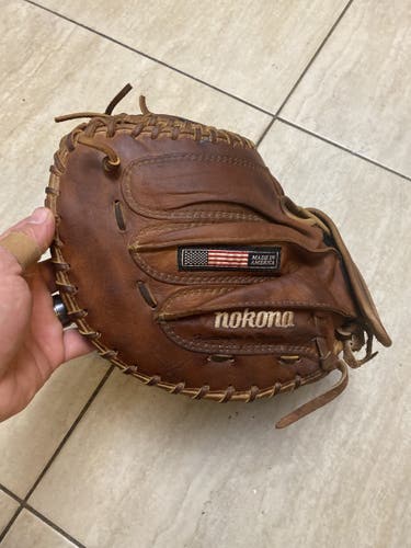 Nokona catchers mitt 32.5” Bukaroo