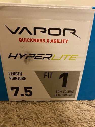 Senior Bauer Size 7.5 Vapor Hyperlite Hockey Skates
