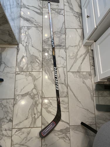 Senior Right Handed  Vapor Hyperlite Hockey Stick