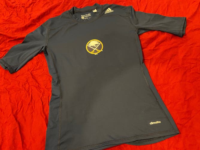 NHL Buffalo Sabres 2017 Team Issued / Used Adidas Techfit Base Layer Compression Shirt Size Large
