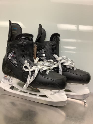 Used True Senior 8 Ice Hockey Skates