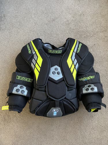 Vaughn Velocity VE8 Pro Carbon chest protector - Used like new - Pro Stock