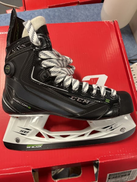 Senior CCM Regular Width Size 7.5 RibCor MaxxPro Hockey Skates