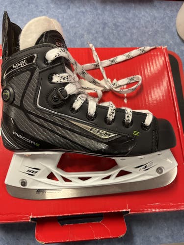 Junior CCM Regular Width  Size 3 RibCor 44K Hockey Skates