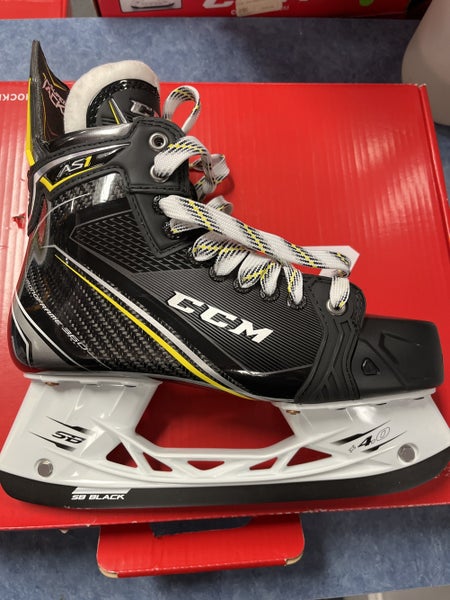 Senior CCM Regular Width Size 7.5 Super Tacks AS1 Hockey Skates