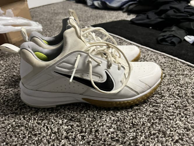 White Used Size Men's 10.5 (W 11.5) Nike Shoes