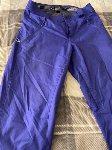 Oakley Men's Medium snowpants