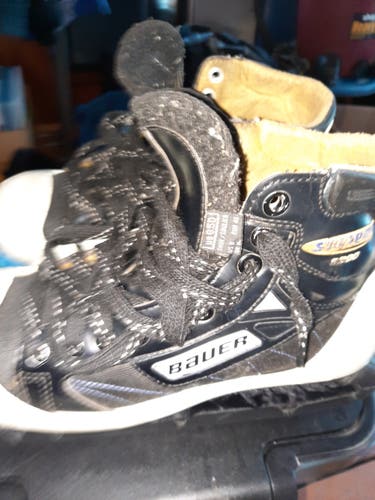 Hockey Goalie Skates Junior Used Bauer Supreme 1000 Regular Width Pro Stock Size 6.5