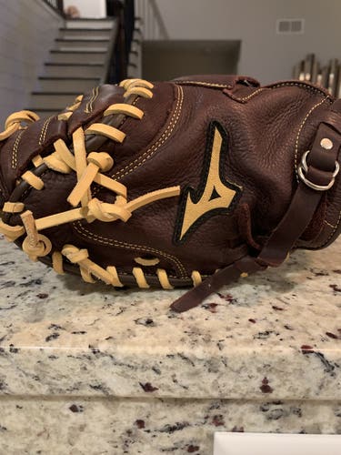 Catcher's Glove Used Left Hand Throw Mizuno 33.5"