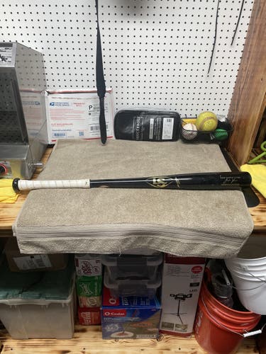 Used  Wood (-3) 30 oz 33" MLB Prime Maple Bat