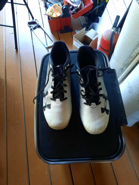 White Used Youth Kid's Size 7.0 (Women's 8.0) Molded Cleats Under Armour