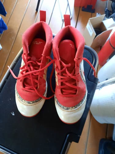 Red Used Youth Kid's Size 6.5 (Women's 7.5) Molded Cleats Nike