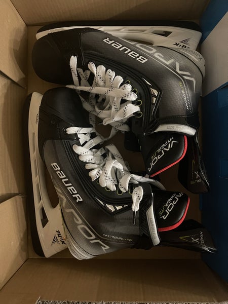 Senior Bauer Regular Width Size 10.5 Vapor Hyperlite Hockey Skates