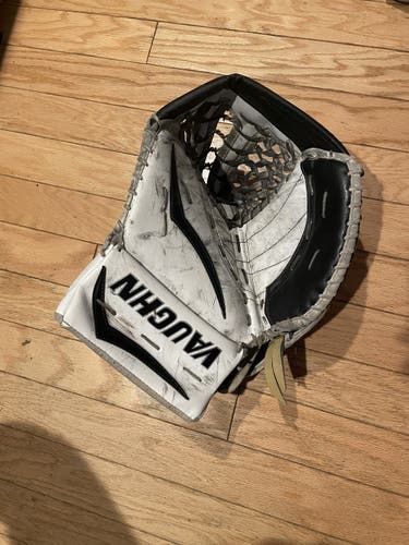 Used Vaughn Regular V7 XF Pro Carbon Goalie Glove