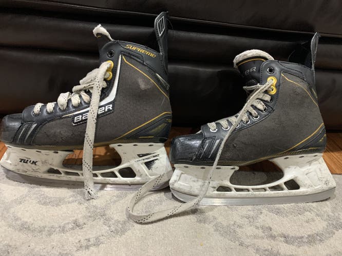 Senior Bauer Regular Width Size 9 Supreme One.5 Hockey Skates