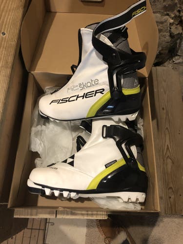 Skate Size 8.5 womens(EU40) Cross Country Ski Boots New Fischer