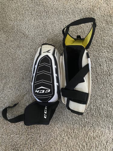 Used Large CCM Tacks 1052 Elbow Pads