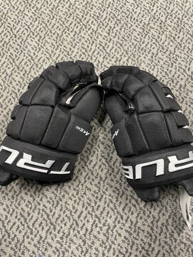 True A4.5 Black 13” hockey gloves