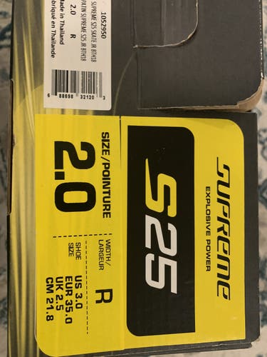 Junior Bauer Regular Width  Size 2 Supreme S25 Hockey Skates