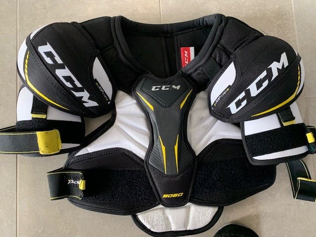 Shoulder Pads Senior Used Small CCM Tacks