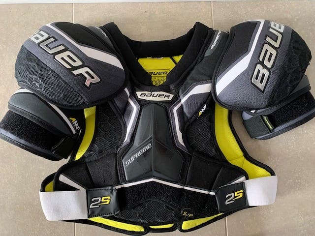 Shoulder Pads Senior Used Small Bauer Supreme 2S