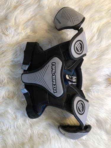 Maverick charger shoulder pads size small