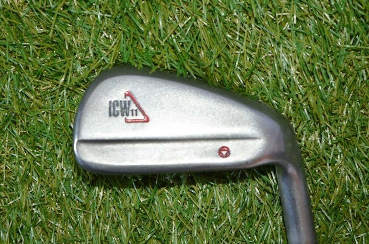 Taylormade	ICW11	9 Iron	Right Handed	36"	Steel	Stiff	New Grip
